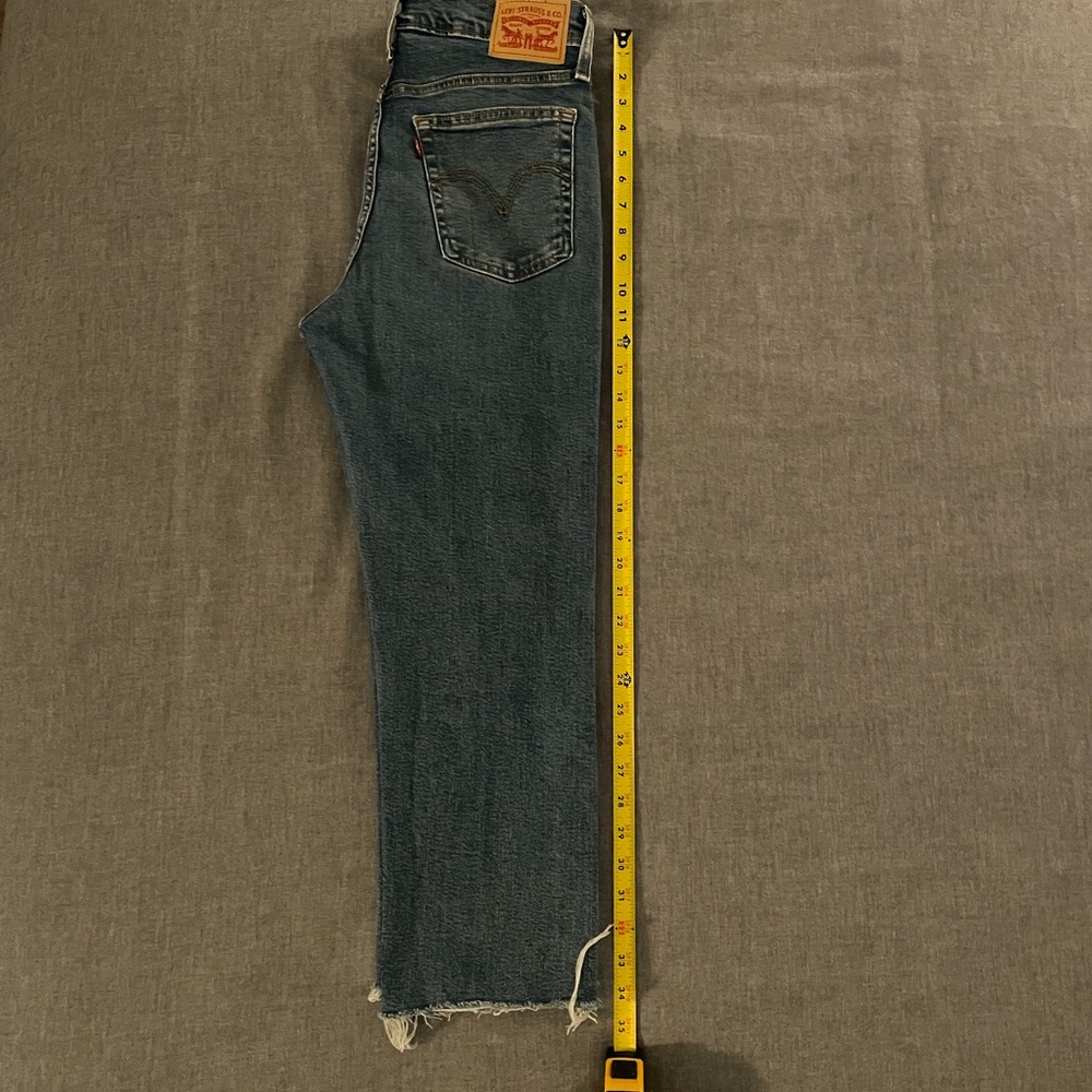Levi’s wedgie strait size 28 cropped